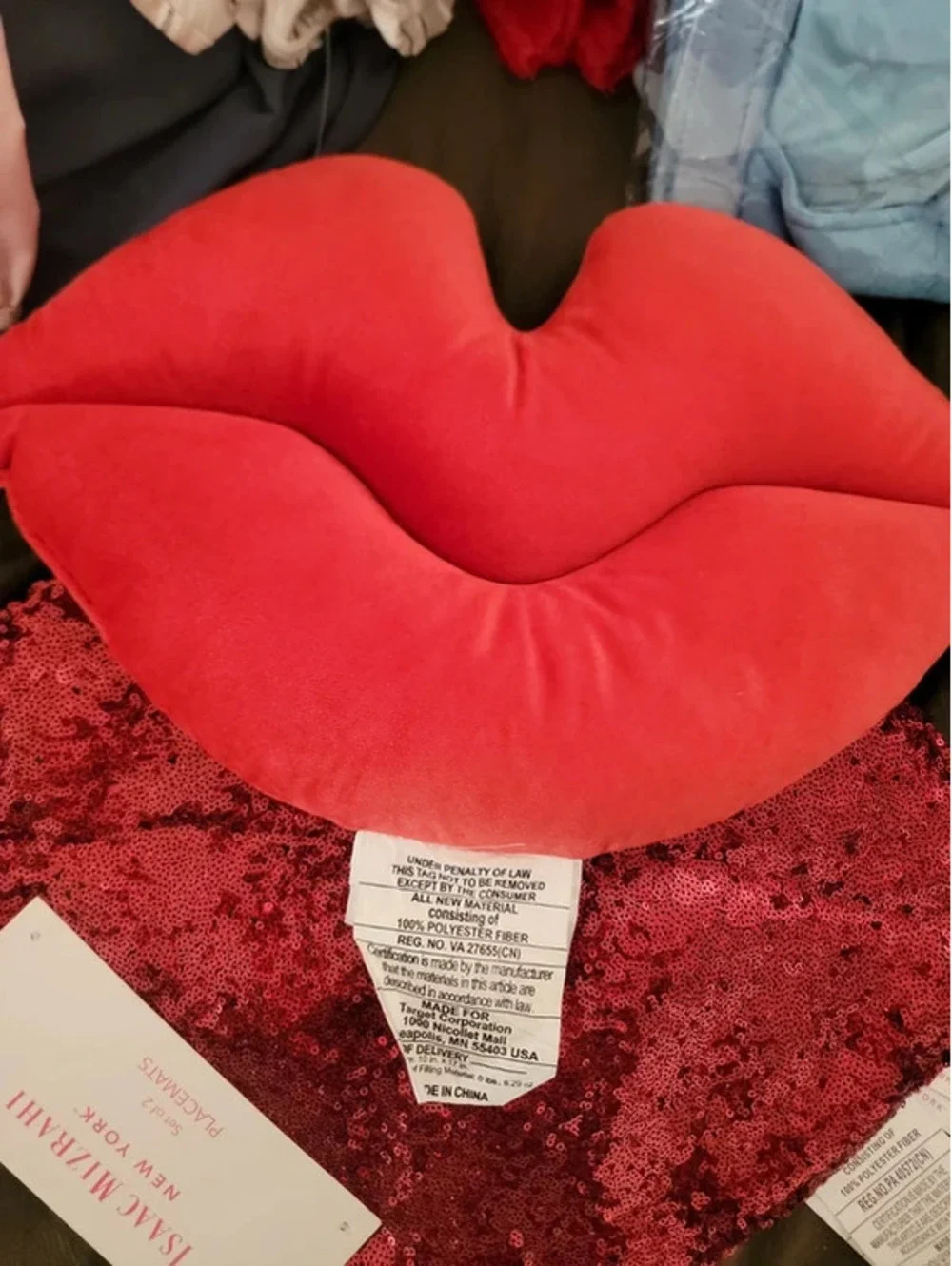 Bundle lip pillow / 2 Isaac Miztahi lip sequins placemats